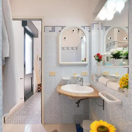 Casa vacanze Tritone In Luxury With Shared Pool Torre Lapillo