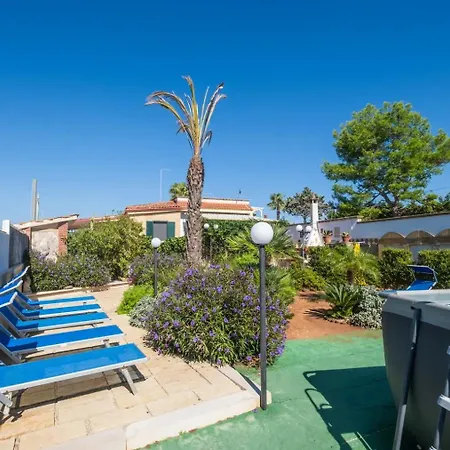 Holiday home Tritone In Luxury With Shared Pool Torre Lapillo