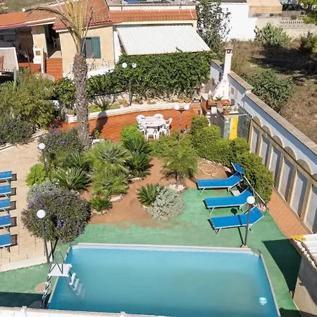 Holiday home Tritone In Luxury With Shared Pool Torre Lapillo